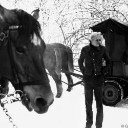 Andy Warhol, Jane Forth und wartende Pferde, Bayern 1971,  1971/2012, 30,0 x 40,0 cm, Auflage: 25 + 1