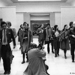 Andy Warhol und seine Begleiter, Hessisches Landesmuseum, Darmstadt 1971, 1971/2012, 30,0 x 40,0 cm, Auflage: 25+1