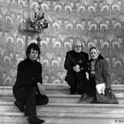 Paul Morrissey, Andy Warhol und Jane Forth im Thronsaal von Schloss Neuschwanstein (I), Allgäu, Bayern 1971, 1971/2012, 30,0 x 40,0 cm, Auflage: 25+1